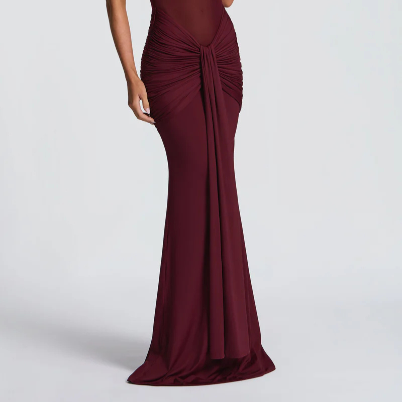 Timeless Hourglass Gown — Glamorous Silhouette & Elegant Detailing