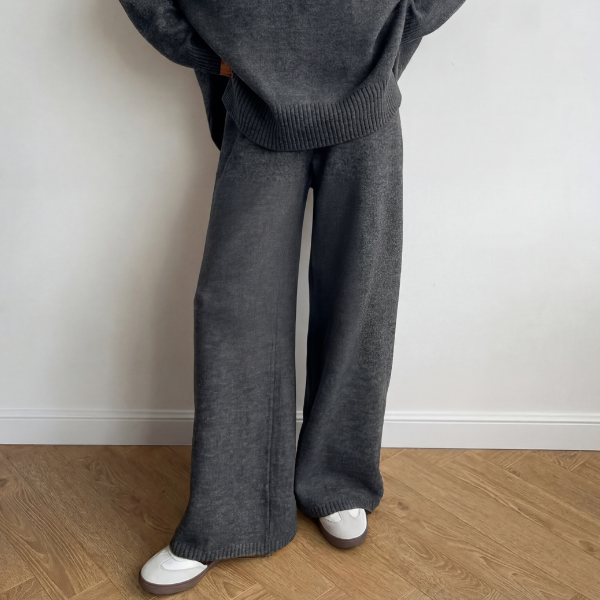 Women's Cozy & Sophisticated Pantsuit – Warmth Meets Style