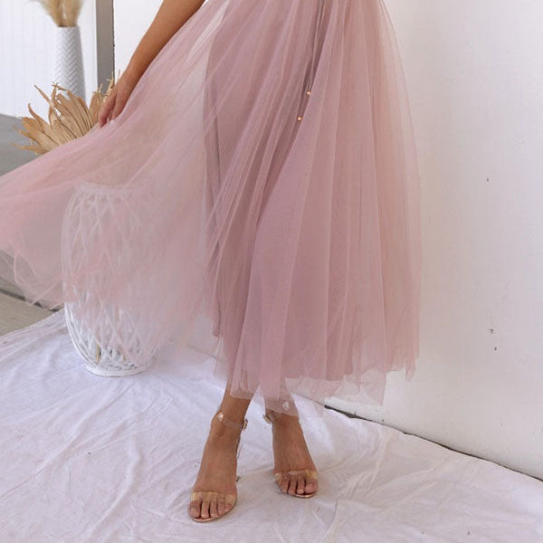 Elegant Long Dress with Straps in Chiffon for a Modern Princess Party