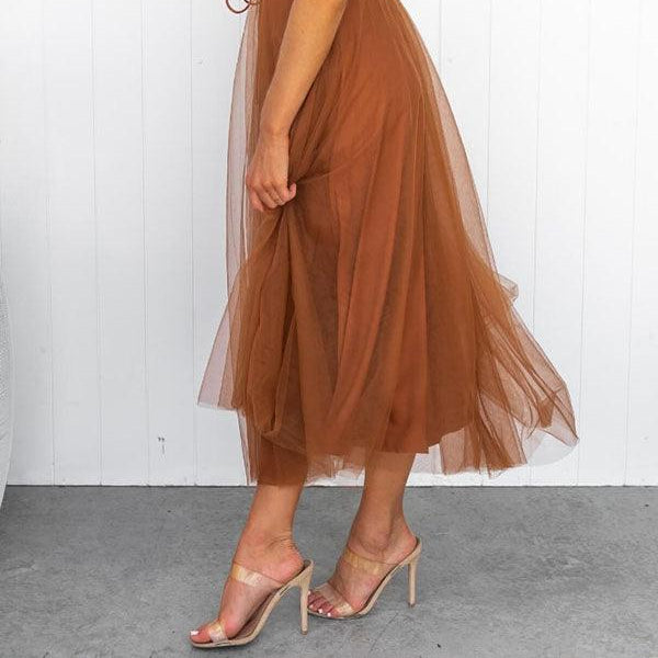 Elegant Long Dress with Straps in Chiffon for a Modern Princess Party