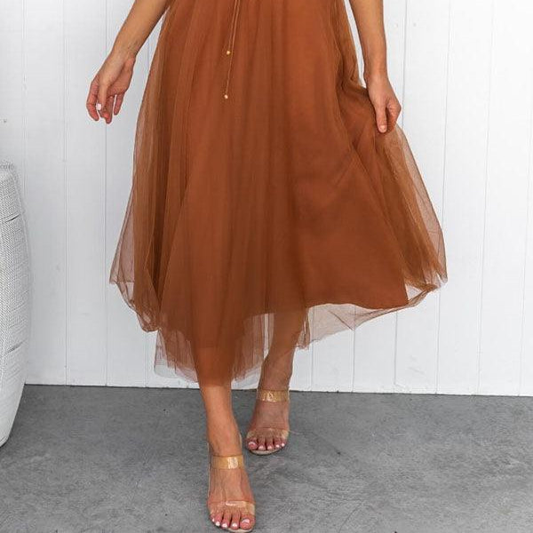 Elegant Long Dress with Straps in Chiffon for a Modern Princess Party