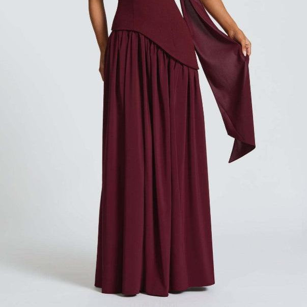 Long strapless dress with slit and elegant ribbon
