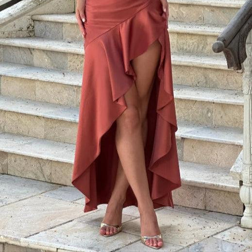 Elegant Long Dress with Halter Neckline and Backless Design with Ruffles