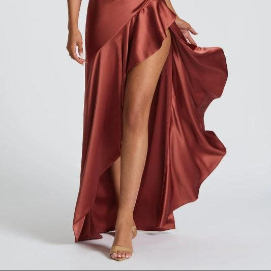 Elegant Long Dress with Halter Neckline and Backless Design with Ruffles