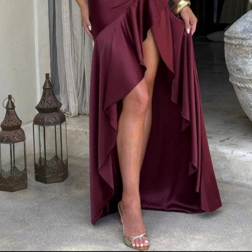 Elegant Maxi Dress with Halter Neckline and Backless Design with Ruffles