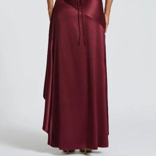 Elegant Long Dress with Halter Neckline and Backless Design with Ruffles