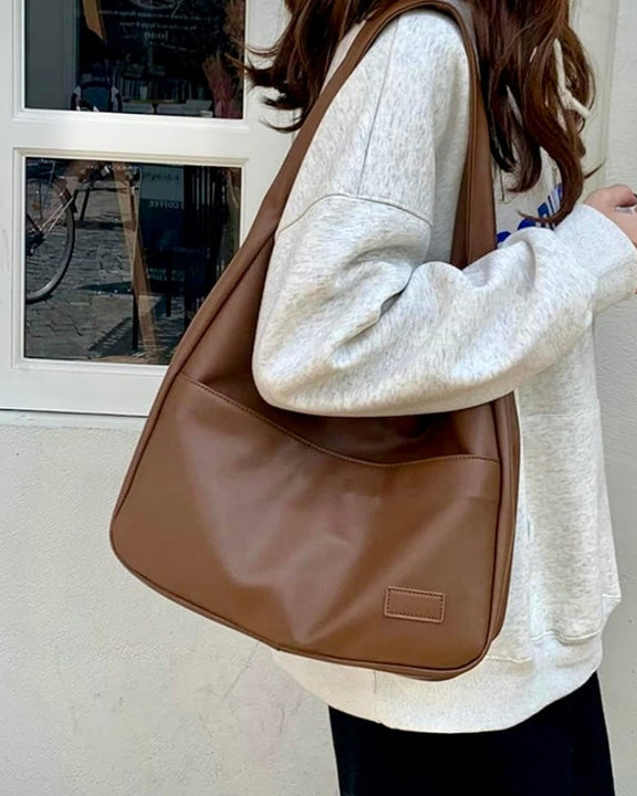 Chic Handbag with Generous Storage Space