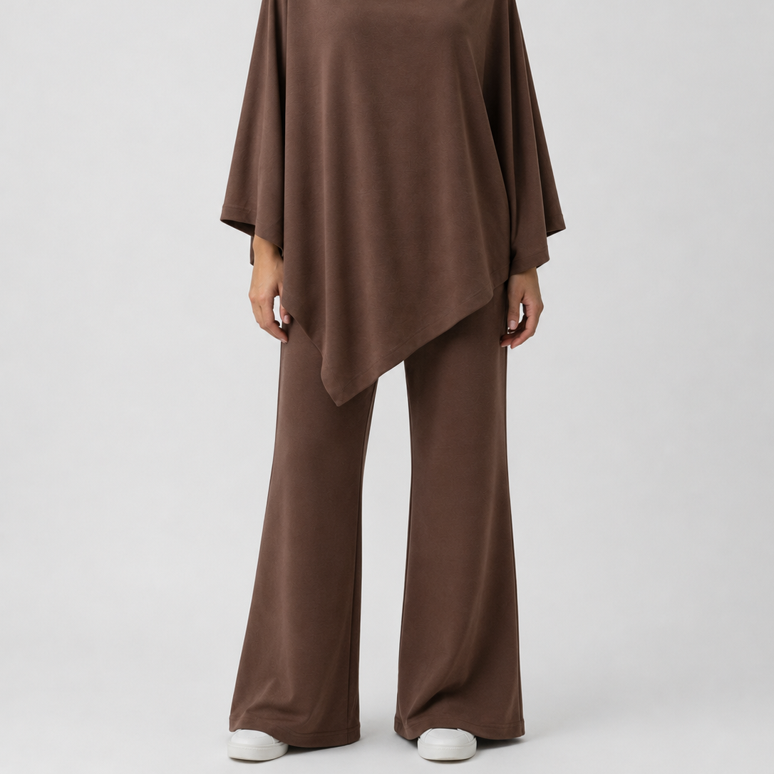 Two-Piece Set : Alyris Women's Two-Piece Poncho Set – Cowl Neck Top & Straight-Leg Pants in Brown van DUUWE