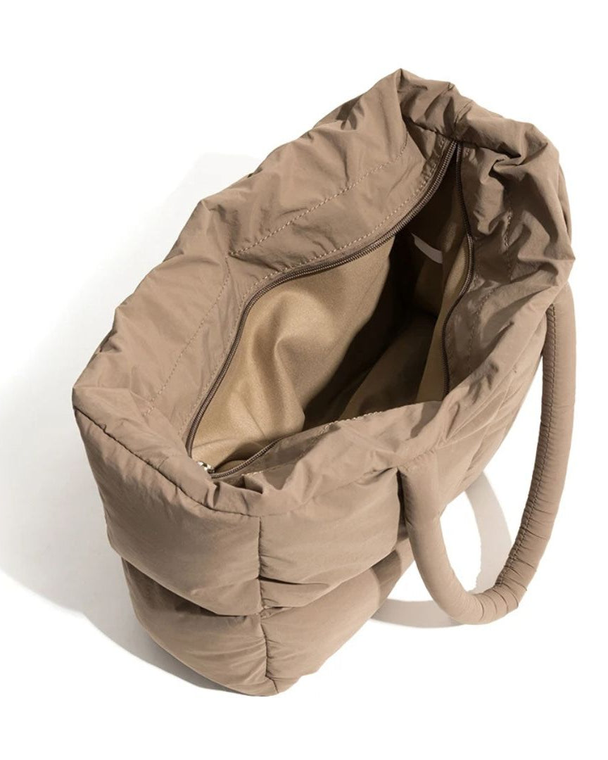 Chic Women's Padded Shoulder Bag – Modern, Comfortable Design