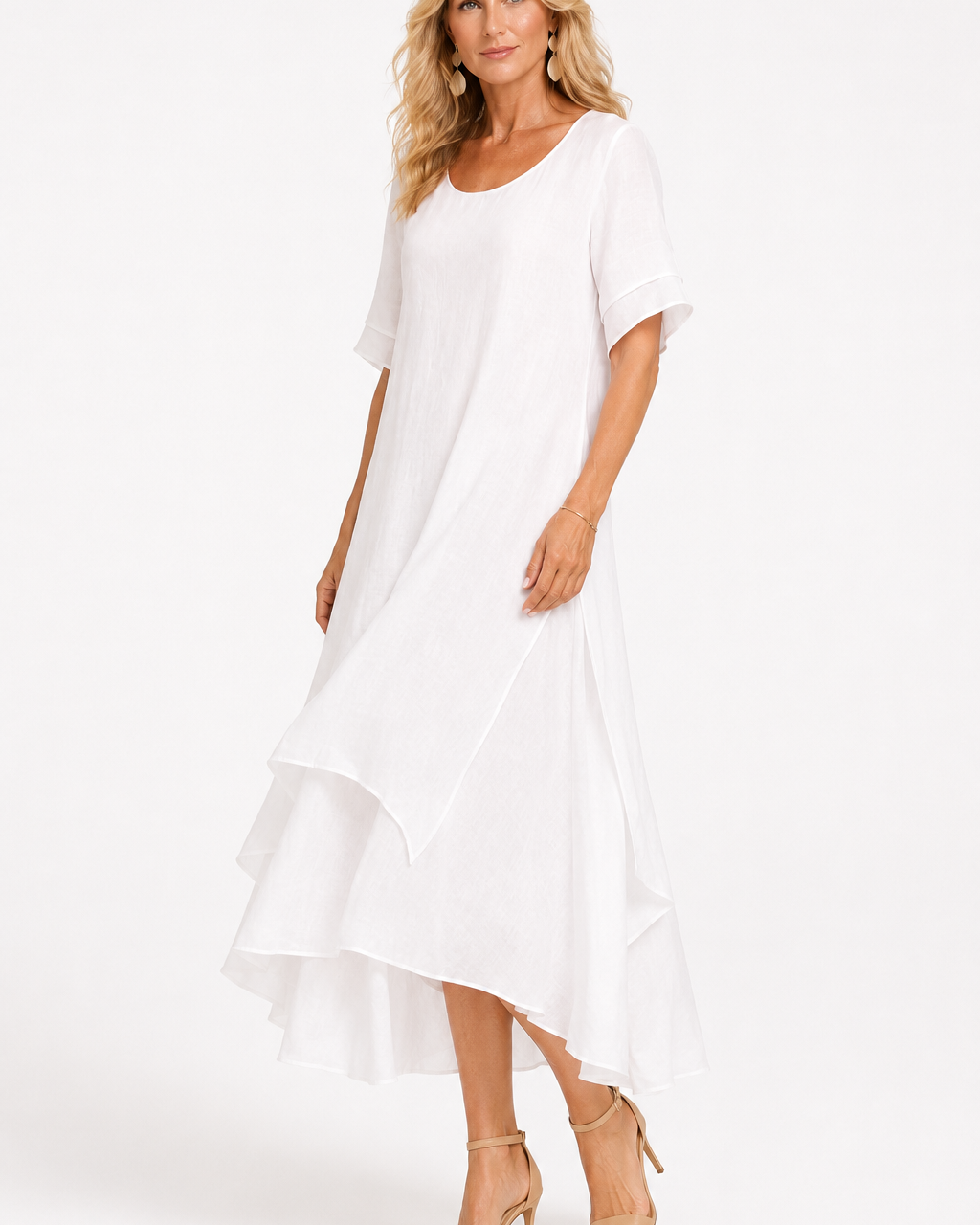 Dresses : Elegant Women's Dress - Flowing Fit, Timeless Style & Comfort in White van DUUWE