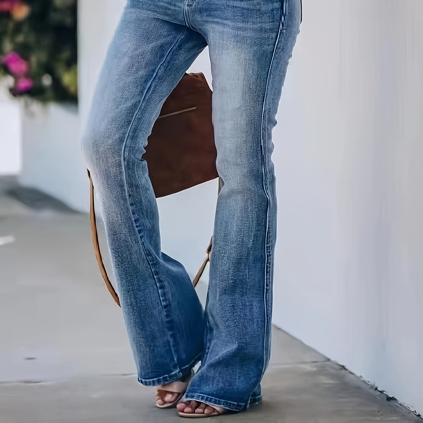 Eva – Timeless Mid-Rise Flare Jeans