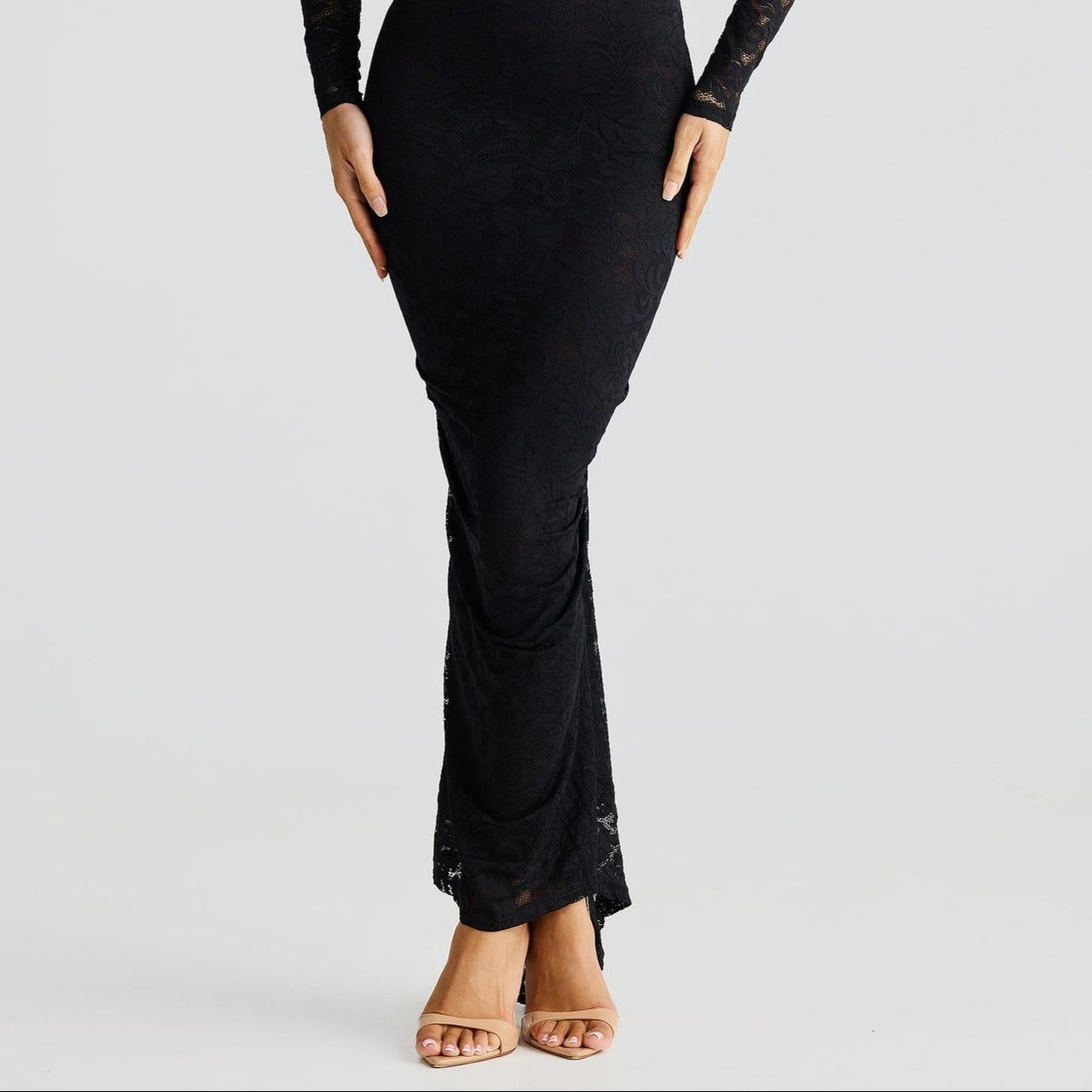 Women's Long lace dress with open back and elegant long sleeves