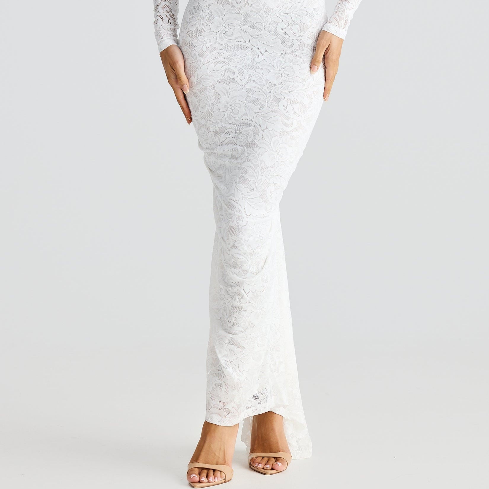Women's Long lace dress with open back and elegant long sleeves