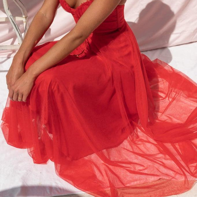 Elegant Long Dress with Straps in Chiffon for a Modern Princess Party