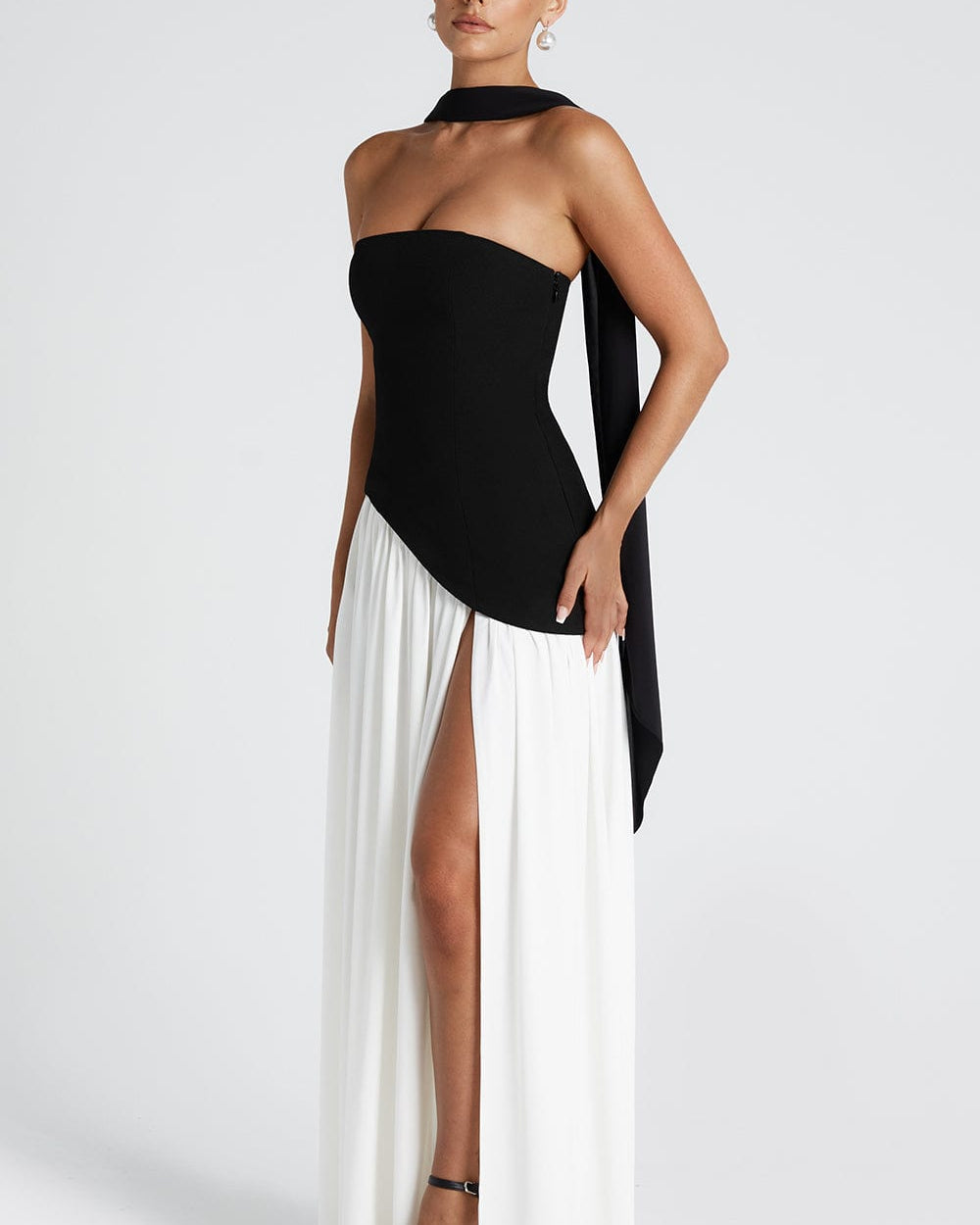 Chic Slit Maxi Dress - Effortless Elegance in a Sleek Silhouette