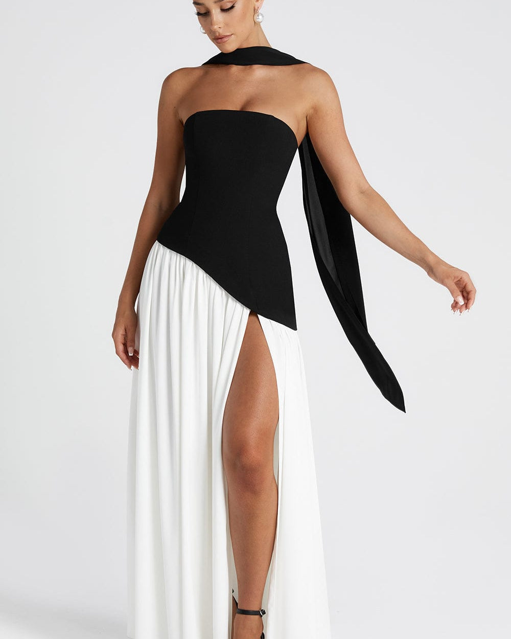 Chic Slit Maxi Dress - Effortless Elegance in a Sleek Silhouette