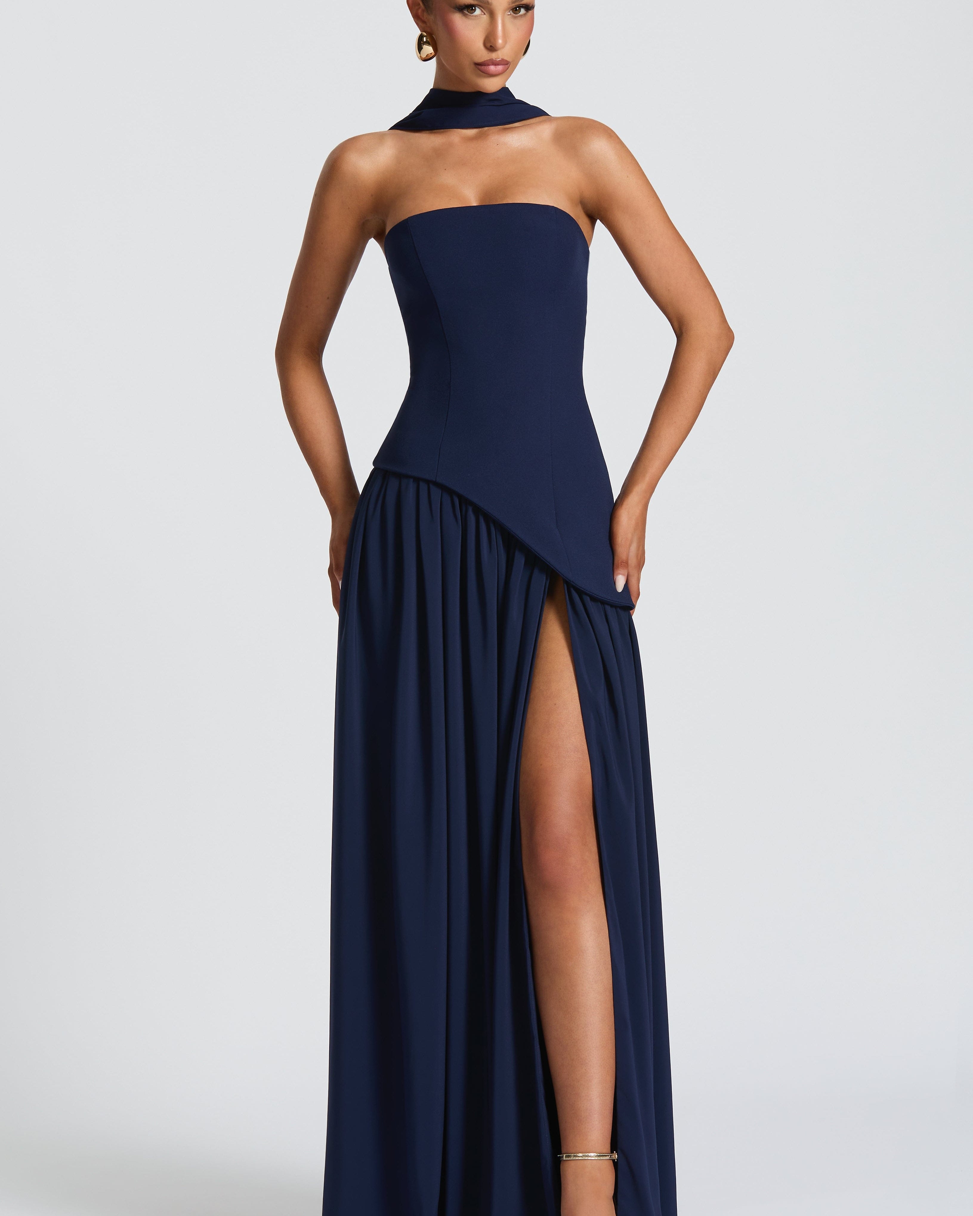 Chic Slit Maxi Dress - Effortless Elegance in a Sleek Silhouette