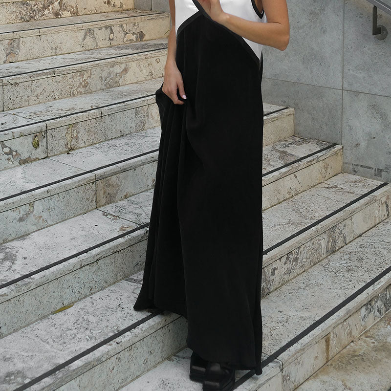 Women's Elegant contrasting color dress with a V-neck