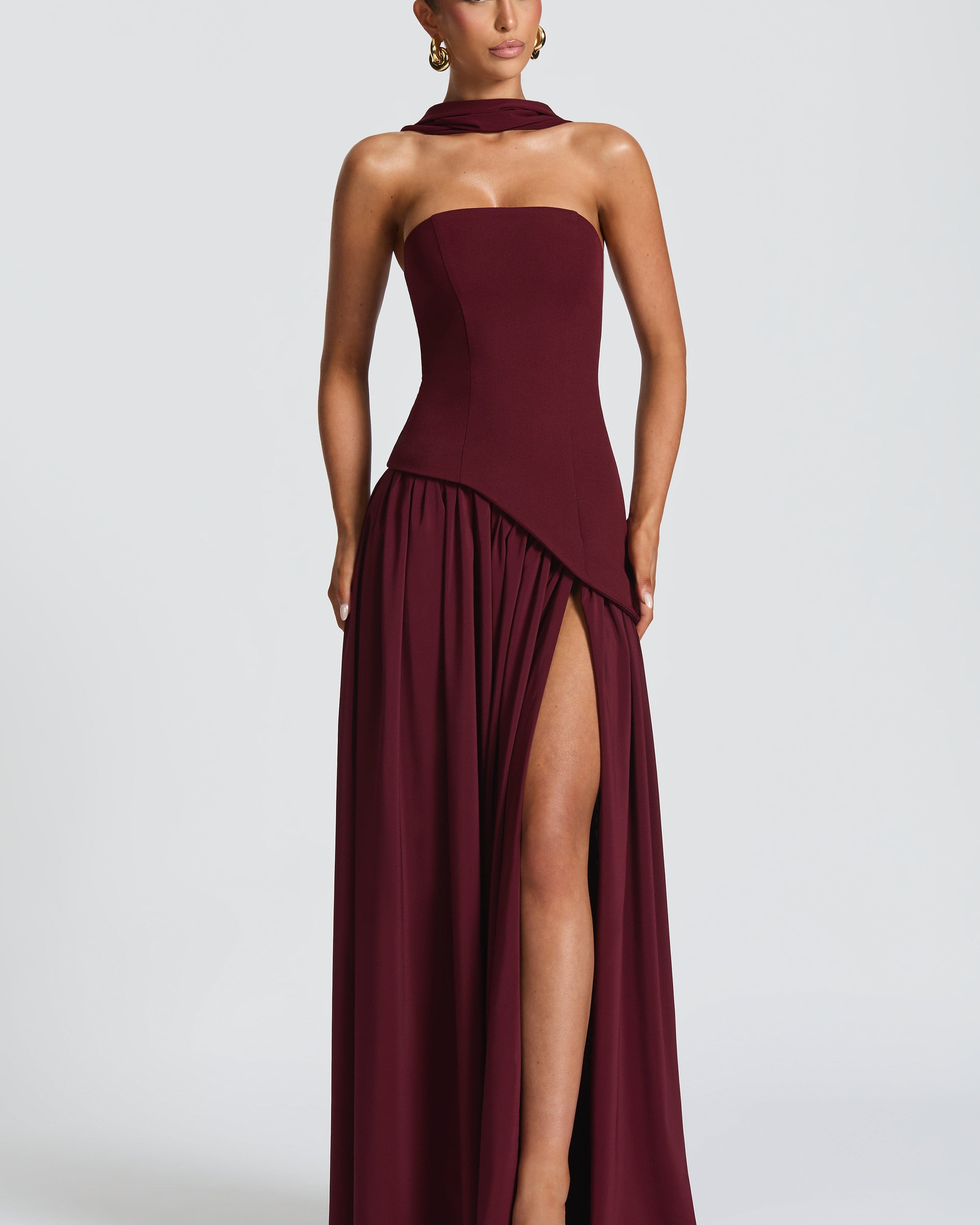 Chic Slit Maxi Dress - Effortless Elegance in a Sleek Silhouette