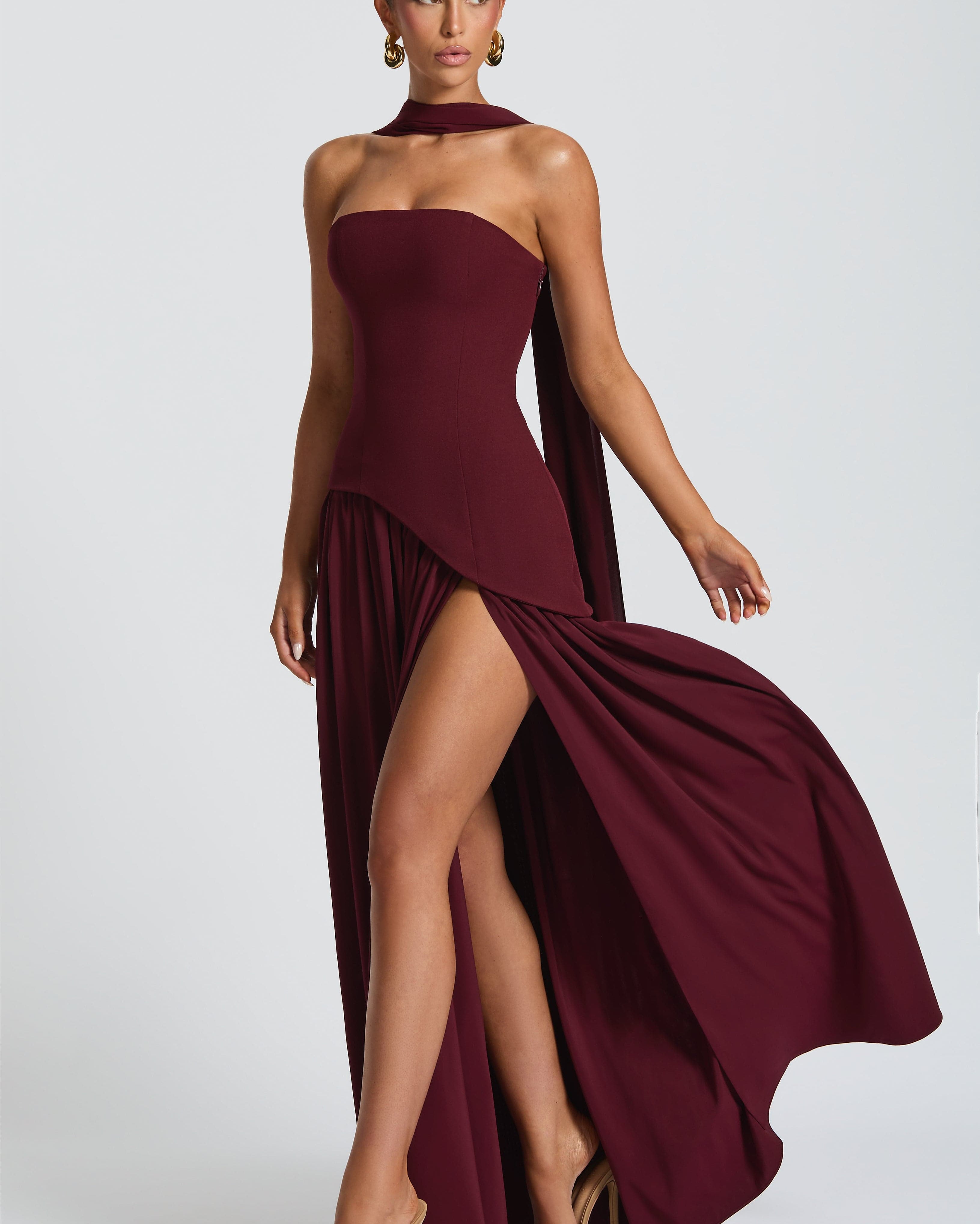 Chic Slit Maxi Dress - Effortless Elegance in a Sleek Silhouette