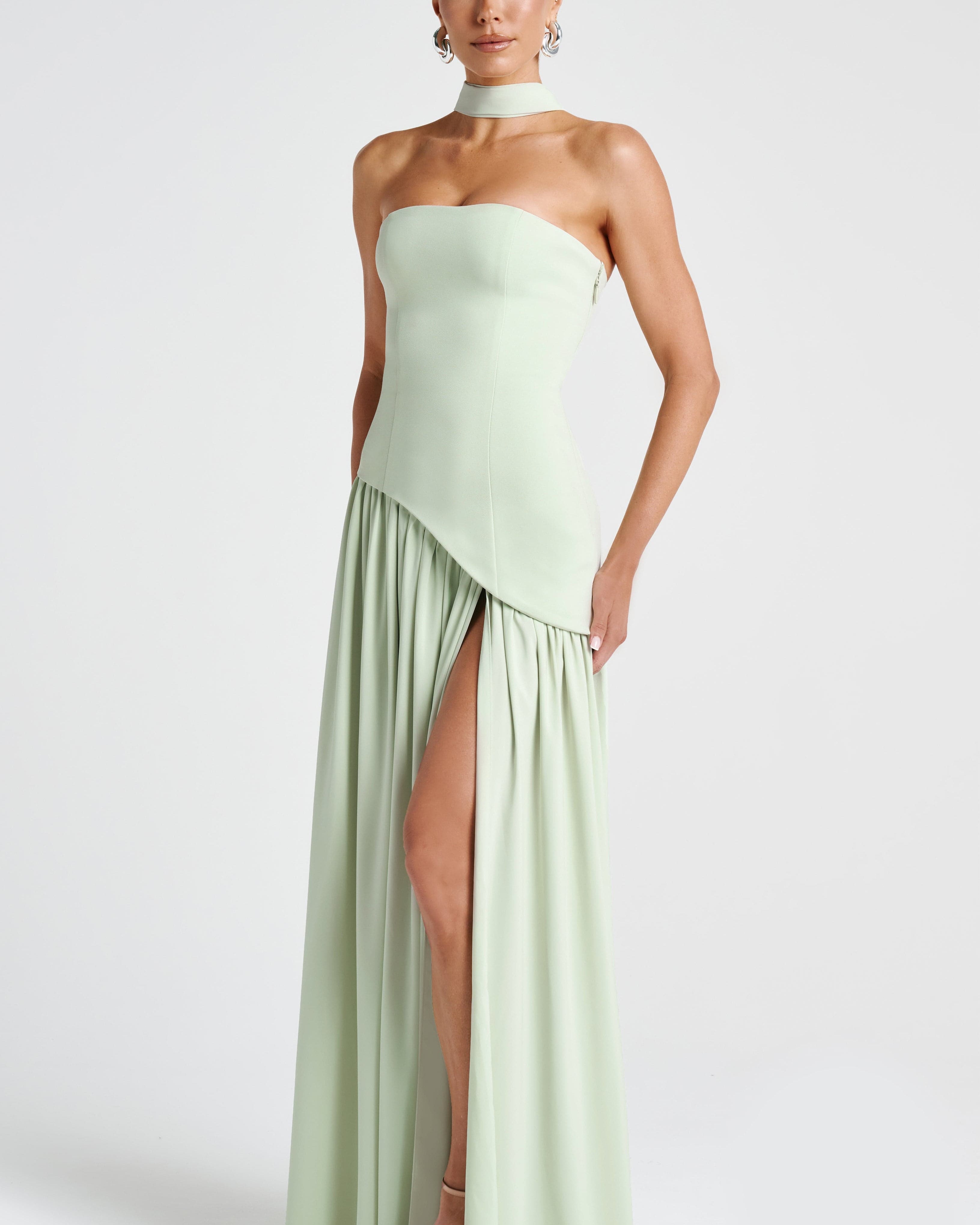 Chic Slit Maxi Dress - Effortless Elegance in a Sleek Silhouette