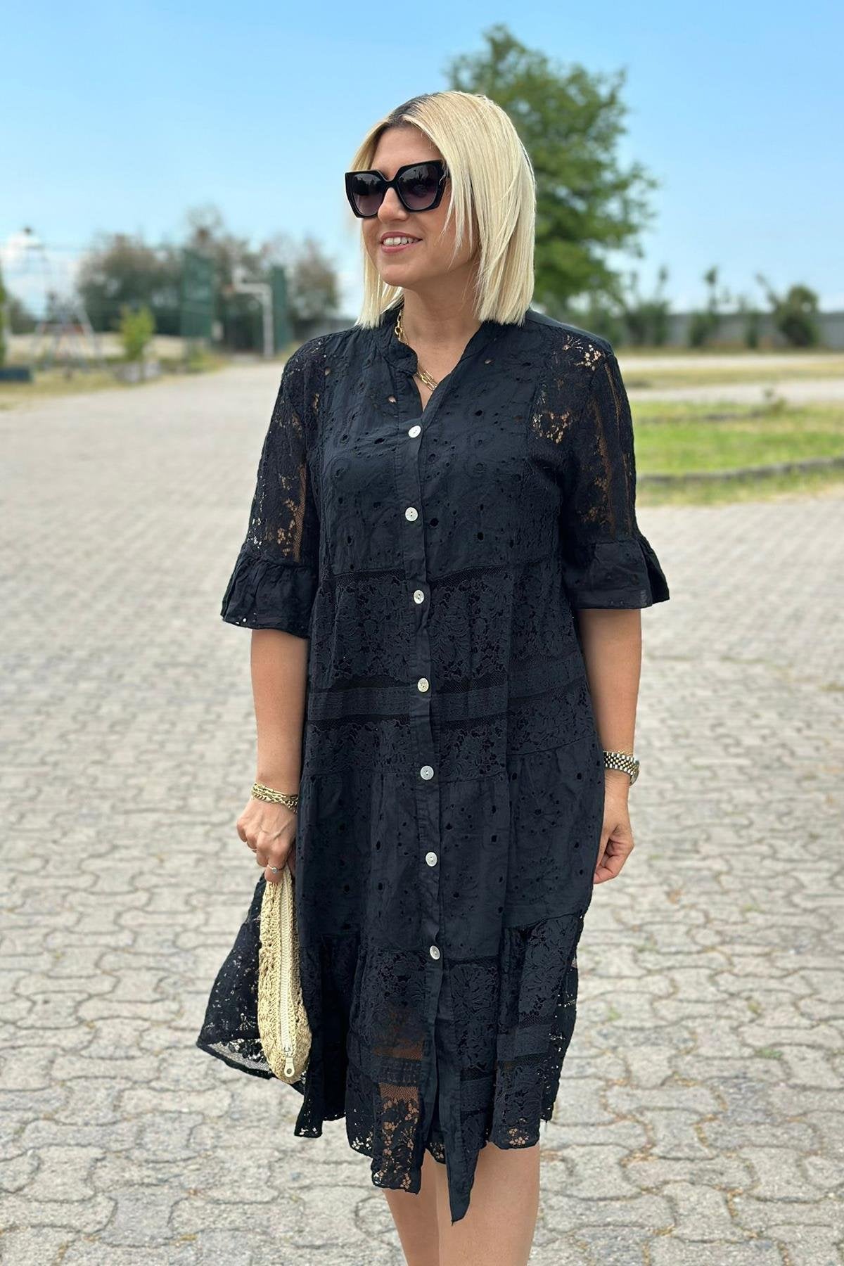 An elegant, timeless dress with refined detailing Red | DUUWE