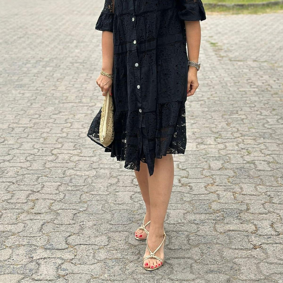An elegant, timeless dress with refined detailing Red | DUUWE