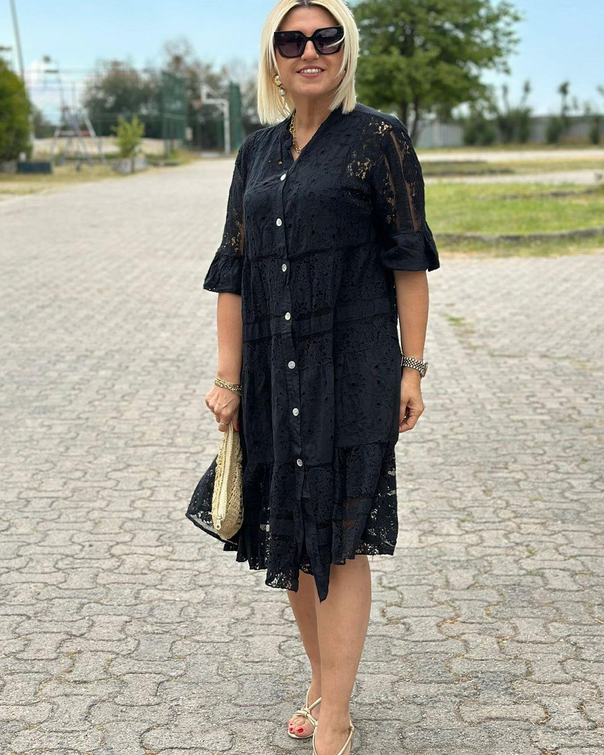 An elegant, timeless dress with refined detailing Red | DUUWE