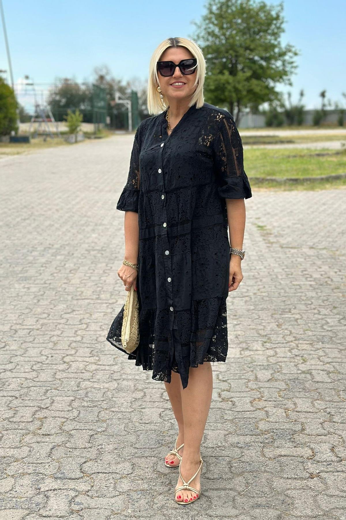 An elegant, timeless dress with refined detailing Red | DUUWE