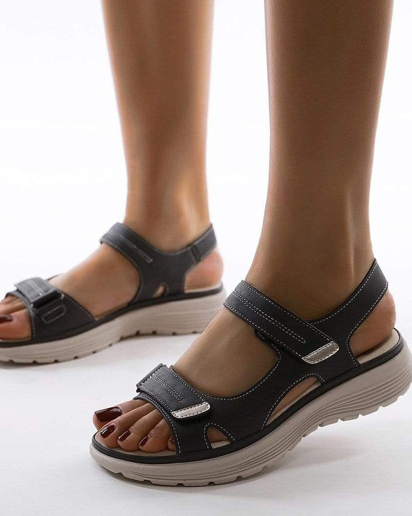 : Walking Sandals with Double Strap - Lightweight, Secure Fit in Sort van Freya Kobenhavn