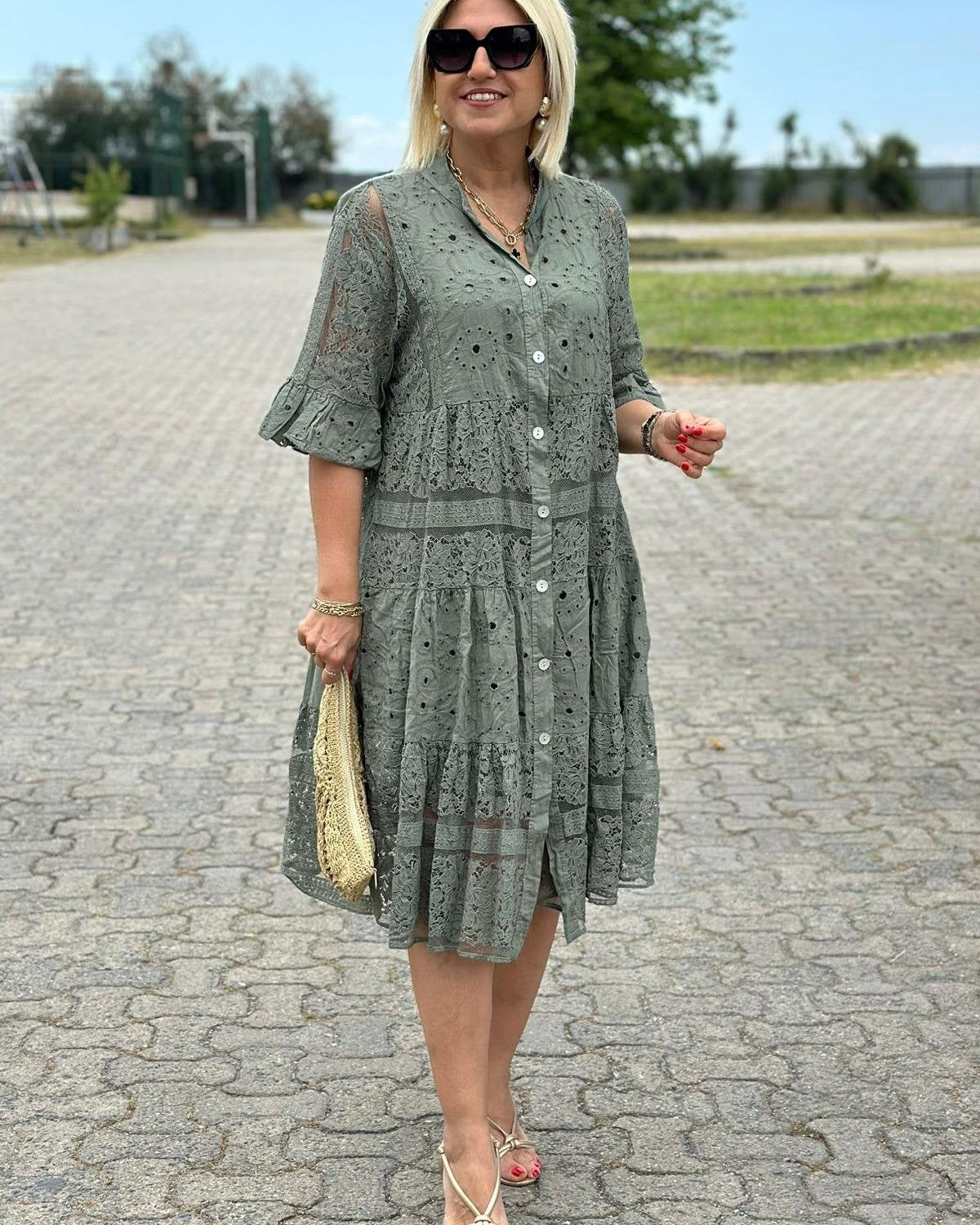 An elegant, timeless dress with refined detailing Red | DUUWE