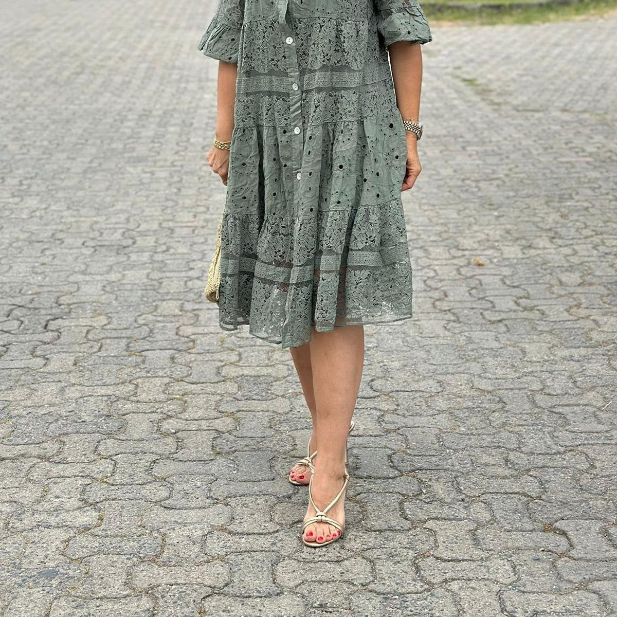 An elegant, timeless dress with refined detailing Red | DUUWE