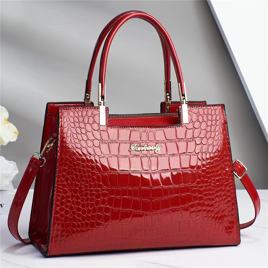 Lustrous Handbag – Radiant Shine for Any Occasion