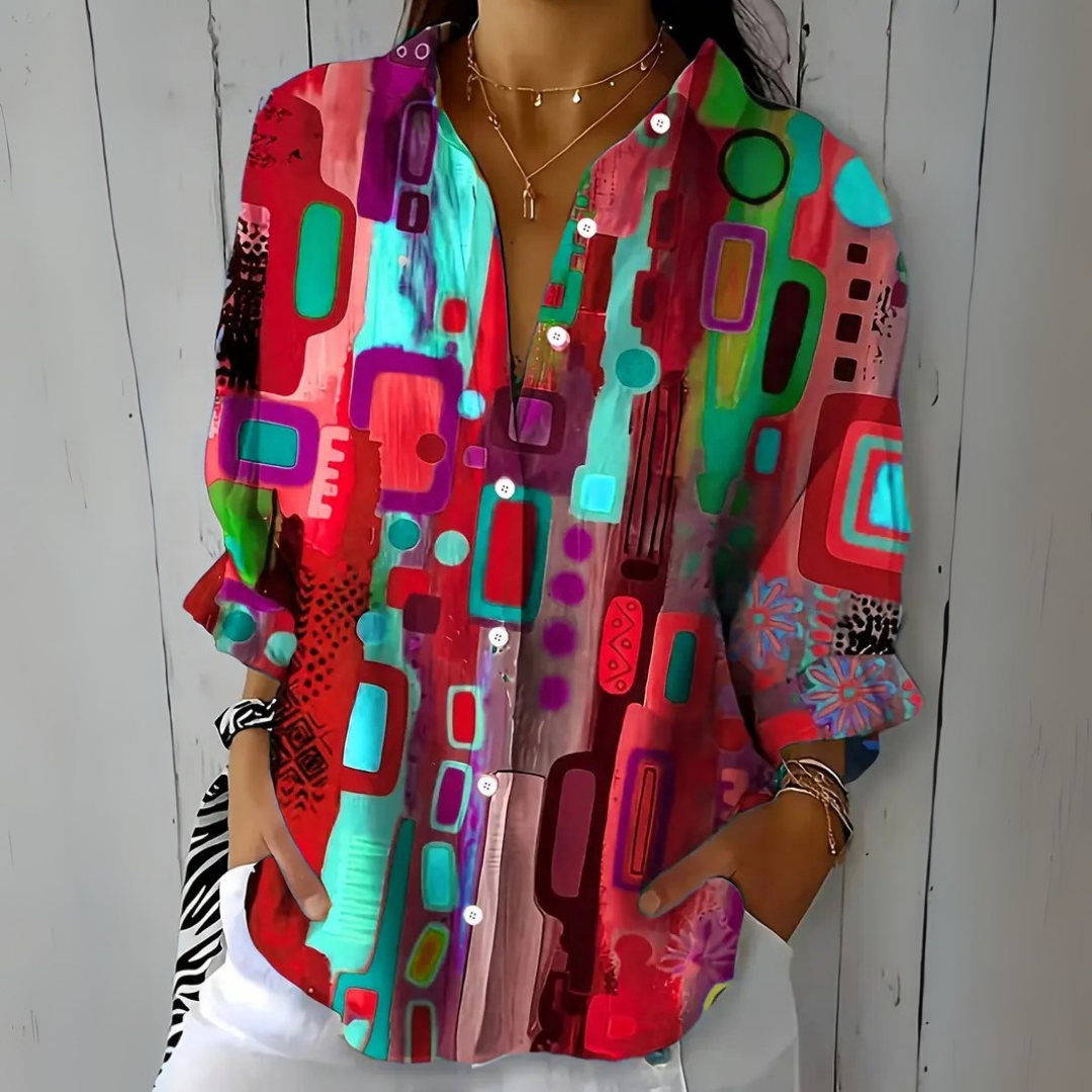 Blouse : Catalina | Vibrant Artistic Button-Up Blouse in Red van DUUWE
