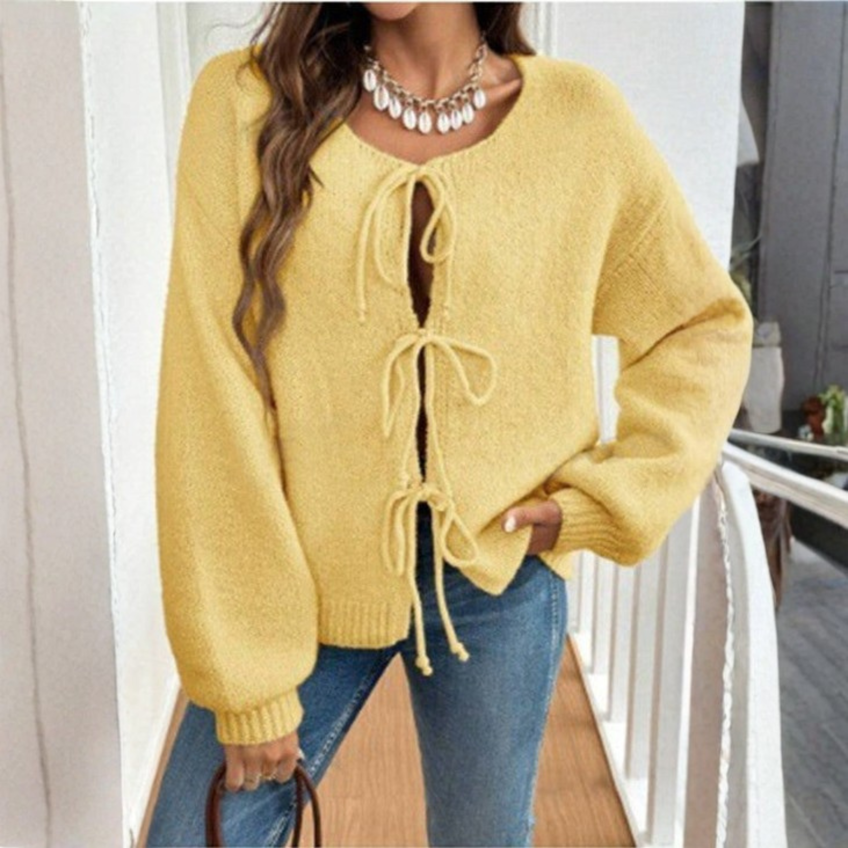 Elegant Tie-Front Cardigan with Long Sleeves and Round Neck