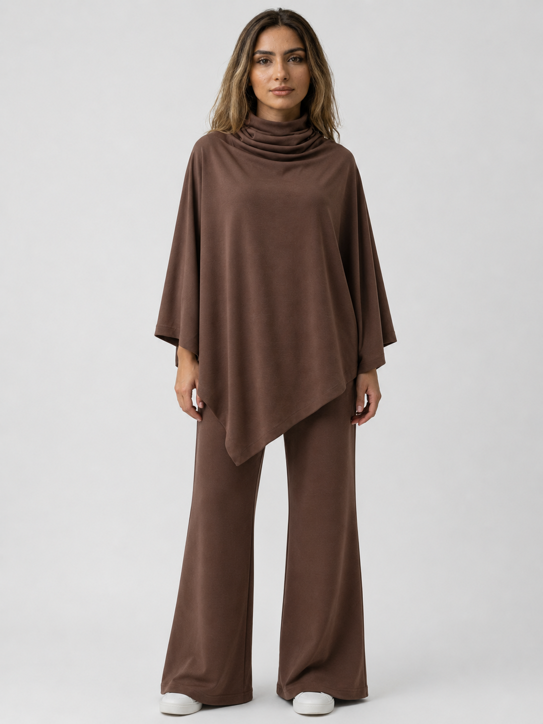Two-Piece Set : Alyris Women's Two-Piece Poncho Set – Cowl Neck Top & Straight-Leg Pants in Brown van DUUWE