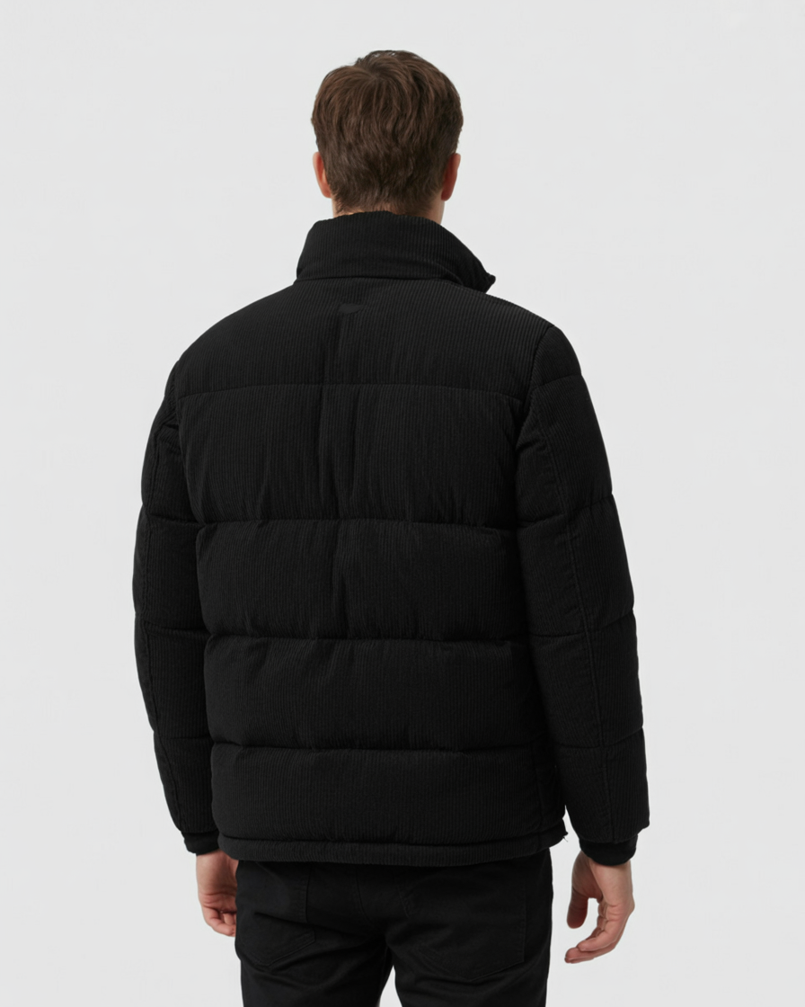 Chaqueta negro de hombre moderna de invierno