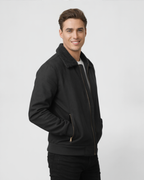 Chaqueta negro de hombre moderno de invierno
