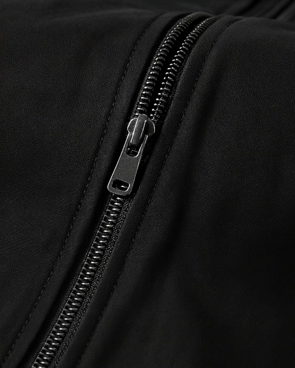 Chaqueta negro de hombre moderno de invierno