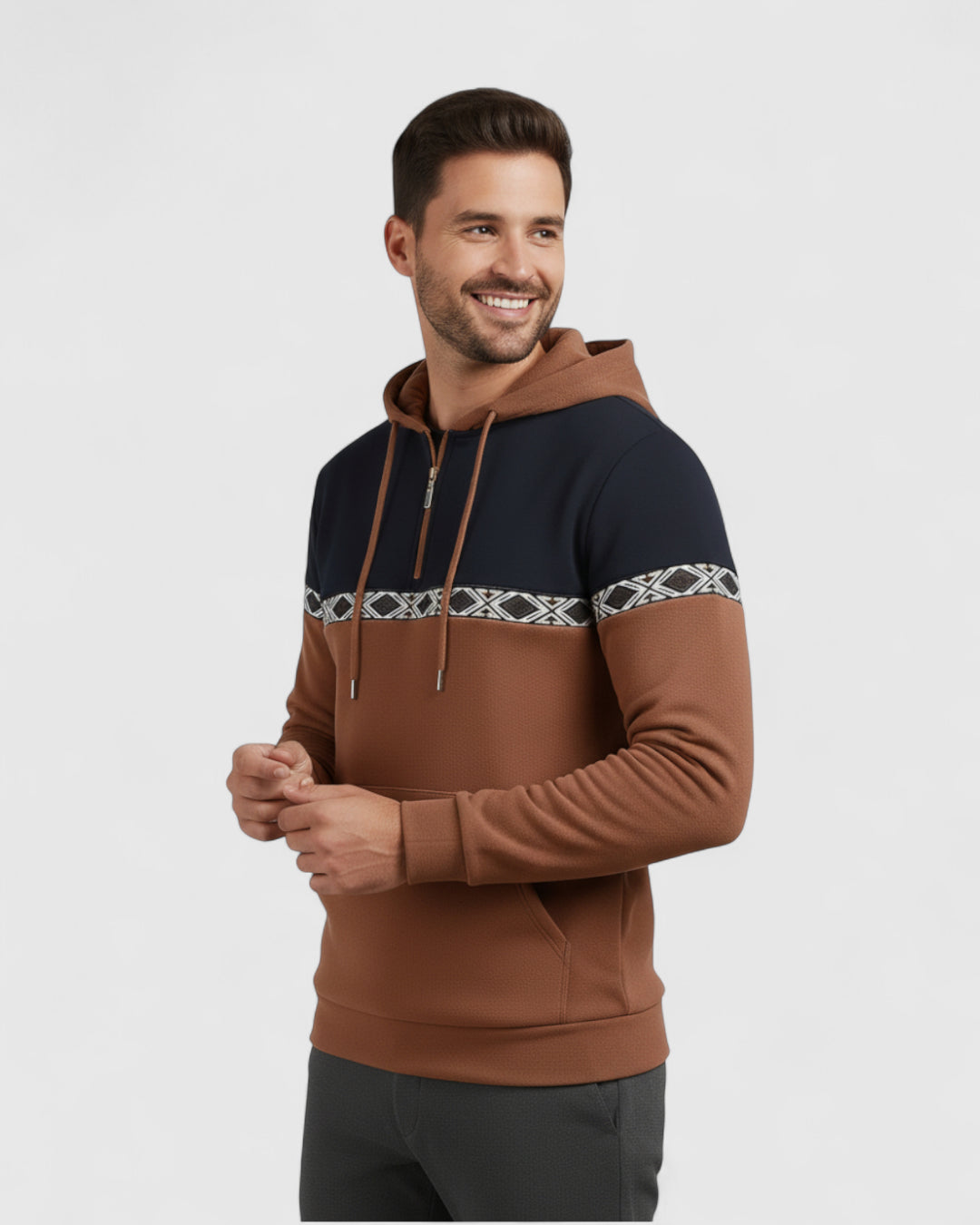 Chaqueta con capucha y media cremallera de forro polar