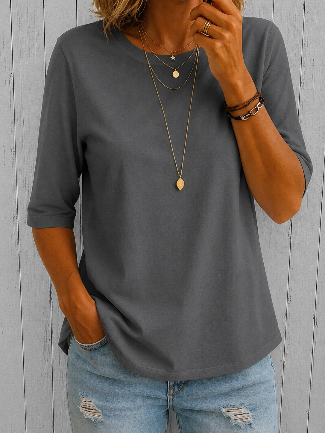 Clothing > T-Shirts : Calvera | Essential Comfort Tee in van DUUWE