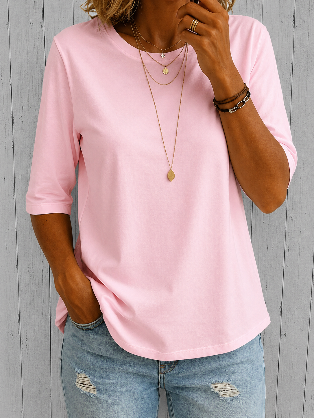 Clothing > T-Shirts : Calvera | Essential Comfort Tee in van DUUWE