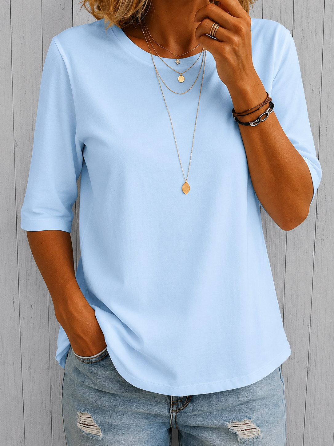 Clothing > T-Shirts : Calvera | Essential Comfort Tee in van DUUWE