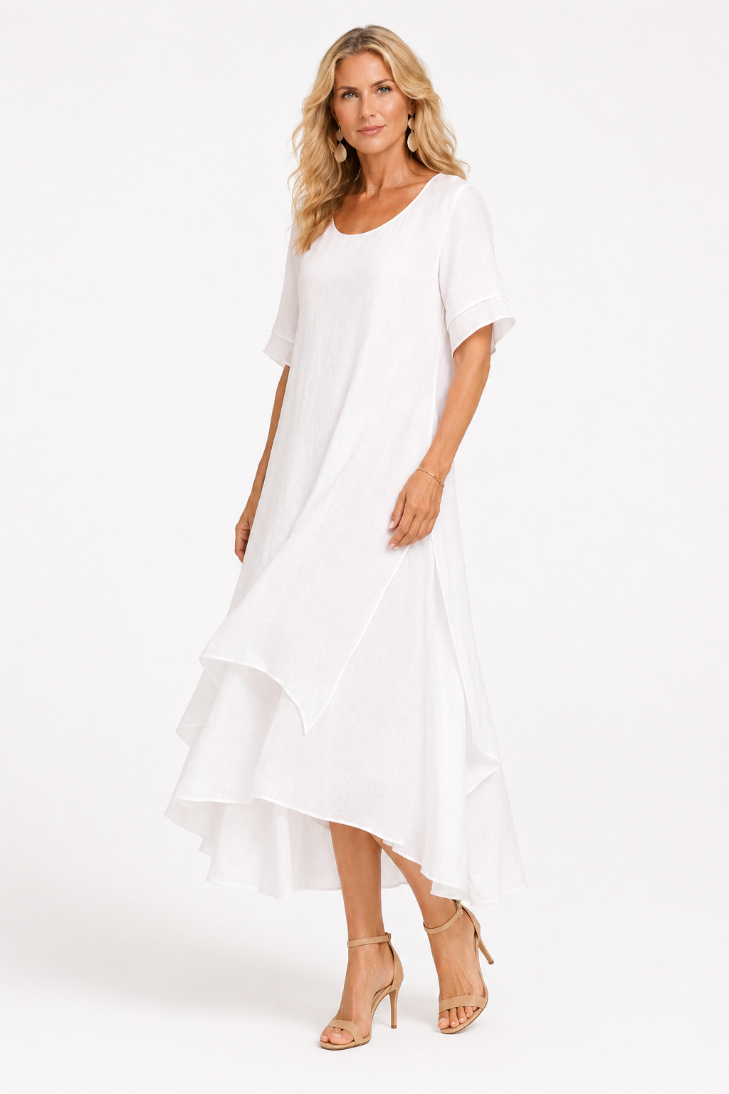 Dresses : Elegant Women's Dress - Flowing Fit, Timeless Style & Comfort in White van DUUWE