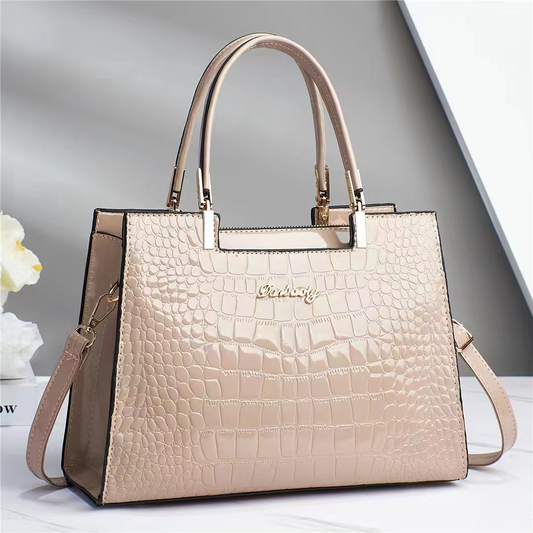 Lustrous Handbag – Radiant Shine for Any Occasion