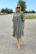 Women's An elegant, timeless dress with refined detailing Red - DUUWE